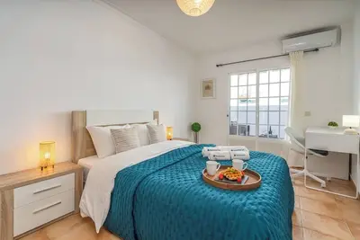 Image de HostWise - Bright and Cozy House with Terrace