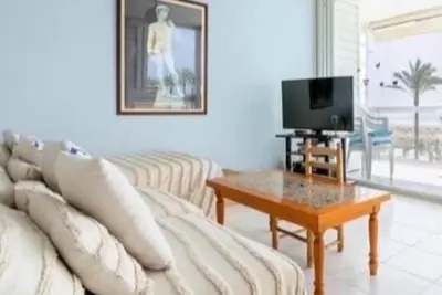 Image de 1st row from the sea, swimming pool, parking, wifi / Entire apartment