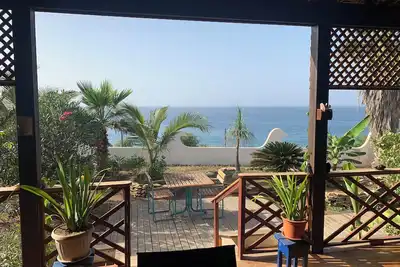Kaza de Madeira, grande terrasse, front de mer, jardin arboré, proche de tout.