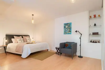 Image de HostWise - Artistic Escape with Modern Comfort