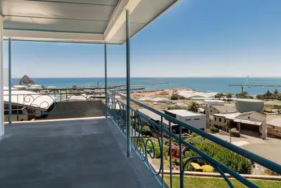 Image de Ngamotu Vista - 5br home with harbour views
