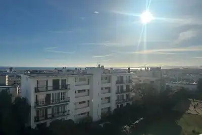 Image de Appartement vue sur mer à Nice avec 3 chambres et 2 salle de bains proche plage