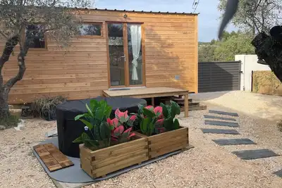 Image de Nouveau La Tiny House des Oliviers et son jacuzzi privatif