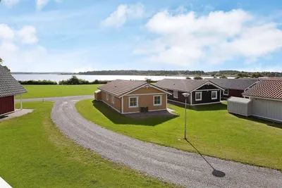 Image de Maison de vacances pour 8 dans un parc de vacances a GrĂĄsten