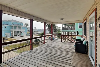 Image de John Silver Cottage | Across from the Beach!
