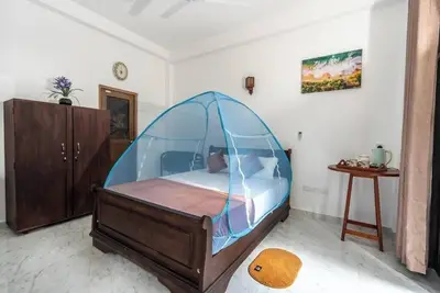10 mins to Surf Point! Newly Renovated Air-Conditioned Balcony Room with WiFi