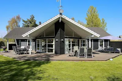 Image de Maison de vacances pour 10 a Væggerløse-By Traum