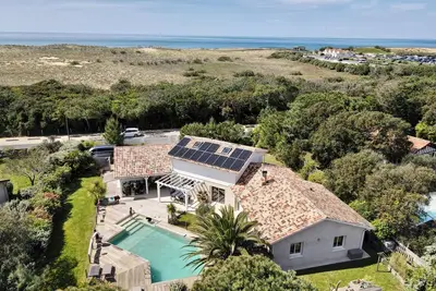 Image de La plage à pied, juste derrière la dune. . . villa 8 personnes