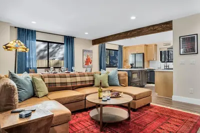 Image de 4bd Modern Home in the Pines - Games - Close to Downtown & Hiking