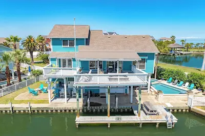 Image de Private Pool & Hot Tub! Huge Deck over Canal, Dock, Easy Bay Access