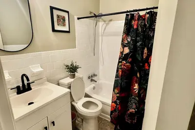 Image de Charming updated bungalow in the awesome Rosewood community of Columbia.