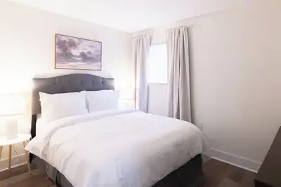 Two Bedroom 5 Points Stay!