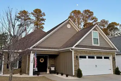 Image de Clean & Cozy 4-bedroom Masters Rental in Evans