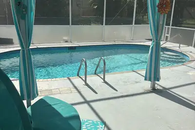 Image de Beachy themed beautiful home with private pool available May thru Nov!