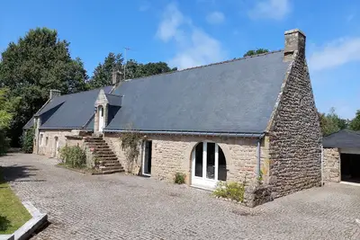 Image de Longère d'exception dans jardin paysagé, avec piscine et jacuzzi