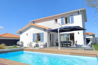 Image de Belle Villa contemporaine avec piscine pour 6 personnes (224)