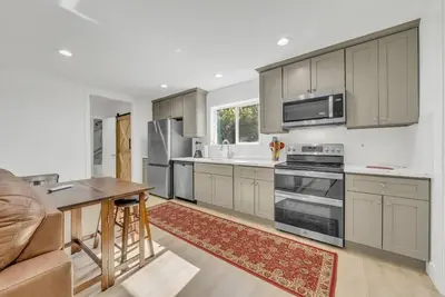 Image de Modern 2br\/2ba Close to Downtown