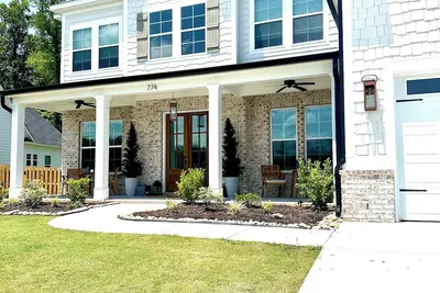 Image de Charming 4-bedroom Masters Rental house in River Oaks in quaint Evans