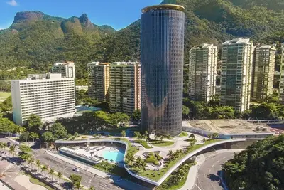 Image de Stay in a work of art with a panoramic bath overlooking sea and mountains.