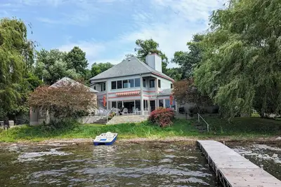 Image de Newly Listed Stunning Home with 150-Foot Beachfront on Keuka Lake