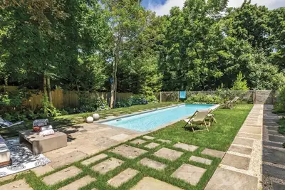 Image de Recently Renovated East Hampton Home Next to Agricultural Reserve, Perfect. . .