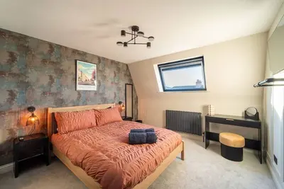 Image de Spacious Town House Sleeps 8, Bath Road Cheltenham