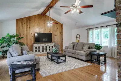 Image de New! Luxury Home w/ Patio & Game Room @ Notre Dame