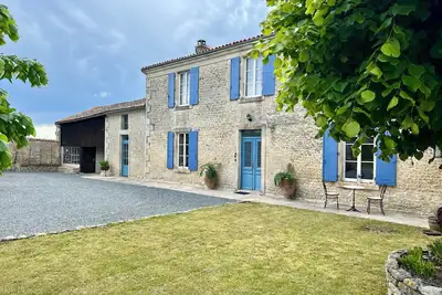 Image de Former Convent schoolhouse in the Country In quiet village.