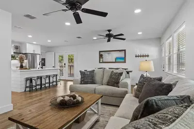 Image de Spacious House with Casita Arlington