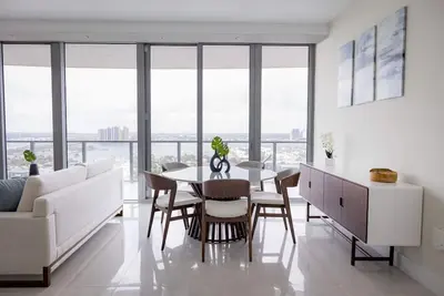 Image de Palm Beach Retreat with Spacious Balcony