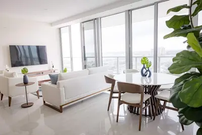 Image de Riviera Beach. Spacious 2br Retreat with Oceanview