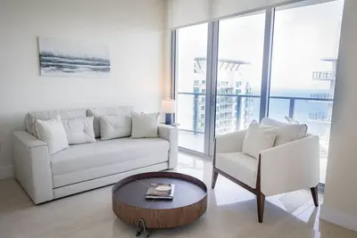 Image de Serene Getaway with Ocean Breeze Balcony