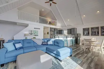 Image de Lake House kid-friendly, arcade room, bunk beds, trampoline, firepit, large deck