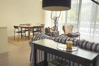 Image de Immaculate & Conveniently Located Apartment in the Heart of Gordon