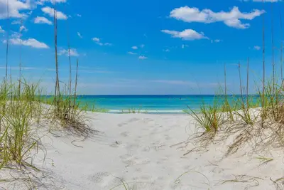 Image de 1 block to Private deeded beach! ! ! Spacious 3 bedroom. 3. 5 bath - Gated Community