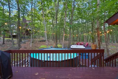 Image de Cozy 4-bedroom lodge in beautiful East Stroudsburg with fitness room, WiFi
