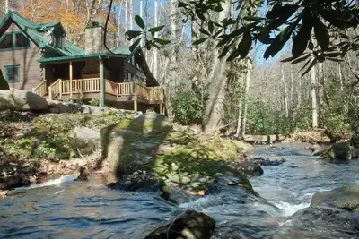 Image de Creekside-Pet Friendly Luxury Log Cabin on Creek, Fireplace, Hot Tub, Zipline, Rafting, Horseback Riding-Nantahala Nc