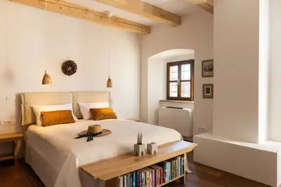 Image de Vila Kobdilj 1835 – Room Bela | Sunlit Balcony Room