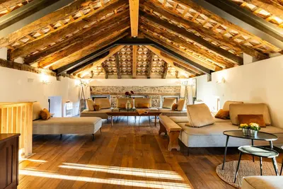 Image de Mansard Apartment with Shared Courtyard in Kobdilj