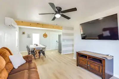 Image de Near Parks & Dtwn Artesia: Home w/ Fire Pit
