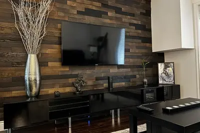 Image de Stylish Condo Between Toronto and Niagara Falls