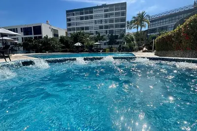Image de suite con vista a la bahía