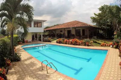 Image de Countryside Retreat with Private Pool, Jacuzzi & Game Room – Near Cali