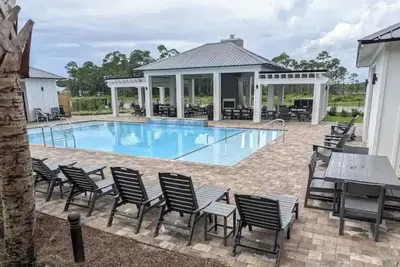 Image de New Beach Home Pickle Ball Foosball Arcade Marina Pool Sleeps 12