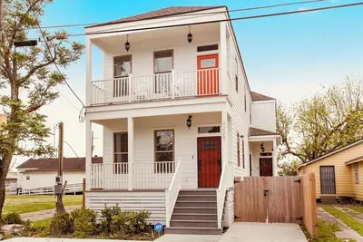 Image de Stylish 3-Bed, 2-Bath Home in New Bywater/Musician's Village for long-term stay!