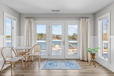Image de Waterfront, Dock, 4-bedroom house in delightful Oriental with Ac, WiFi