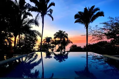 Seascape Sanctuary: Relax with ocean views from pool, living rooms and bedrooms