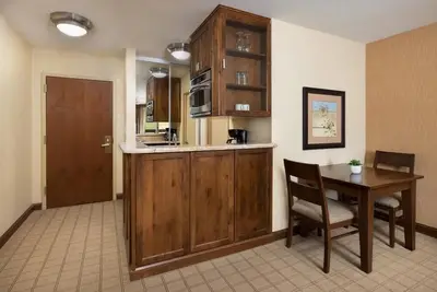 Image de Double Queen Room with Pristine Valley Views, Elevation Hotel, 2 Family Rooms