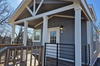 Image de Tranquil Cottage at Redbud Tiny Home Resort