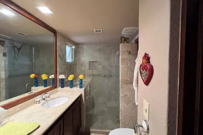Image de Hotel zone exclusive 3bdrm 3bth condo, 2 pools jacuzzi, walk to beach/downtown